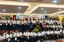 Foto bersama para siswa bersama Plh Kepala Dinas Pendidikan Provinsi Papua Tengah dan pendamping dari masing-masing kabupaten. (Foto: Anya Fatma/Seputarpapua)