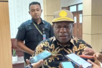 Pj Sekda Mimika Petrus Yumte saat ditemui wartawan di Kantor Bappeda Mimika, Kamis (20/7/2023). (Foto: Fachruddin Aji/Seputarpapua)