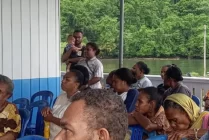 Suasana sosialisasi aturan lintas batas dan perekaman pas lintas batas di Kampung Kayo Batu (Foto: Musa)