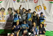 Tim Skateboarding Mimika saat berfoto bersama usai meraih satu emas dan dua perak dalam ajang FORNAS ke-VII di Bandung, Jawa Barat. (Foto: Ist)