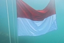 Upacara pengibaran bendera dibawah Pantai Nabire peringati Kemerdekaan Republik Indonesia ke 78 tahun di Kabupaten Nabire, Provinsi Papua Tengah, Kamis 17 Agustus 2023. (Foto: Dok Lanal Nabire for Seputarpapua)