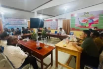 Pertemuan dua belah pihak yang berselisih, bersama Bupati Nabire, Kapolres Nabire dan tokoh masyarakat di Aula Kantor Polres Nabire, Kabupaten Nabire, Papua Tengah, Senin (28/8/2023). (Foto: Humas Polres Nabire)