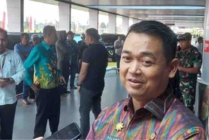 Pj Bupati Mimika Valentinus Sudarjanto Sumito saat ditemui di Bandara Baru Mozes Kilangin Mimika, Kamis (21/8/2023). (Foto: Fachruddin Aji/Seputarpapua)