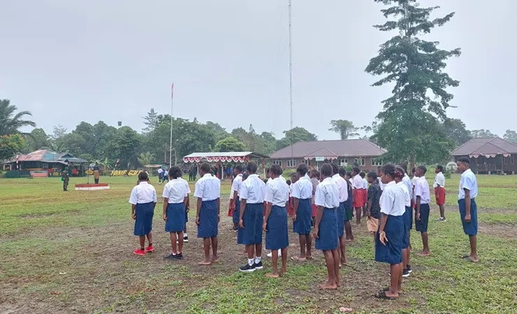 Prosesi Upacara Peringatan Hari Kemerdekaan RI ke-78 di Distrik Jita, Mimika, Papua Tengah, Kamis (17/8/2023). (Foto: Fachruddin Aji/Seputarpapua)