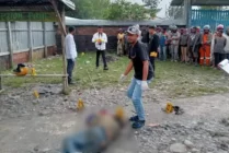 Anggota kepolisian Polres Jayawijaya saat melakukan oleh tempat kejadian perkara (TKP). (Foto: Humas Polres Jayawijaya)