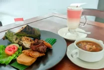 Nasi Bambu Runcing dan Secang Merdeka promo makanan dan minuman di Hotel Horison Ultima Timika. (Foto: Mujiono/Seputarpapua)