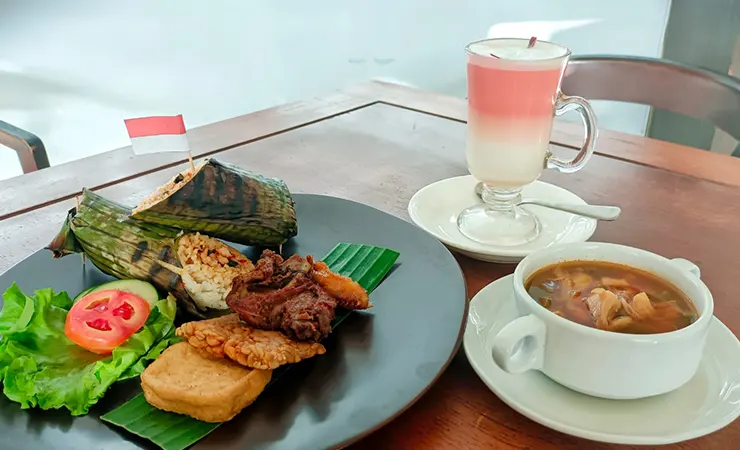 Nasi Bambu Runcing dan Secang Merdeka promo makanan dan minuman di Hotel Horison Ultima Timika. (Foto: Mujiono/Seputarpapua)