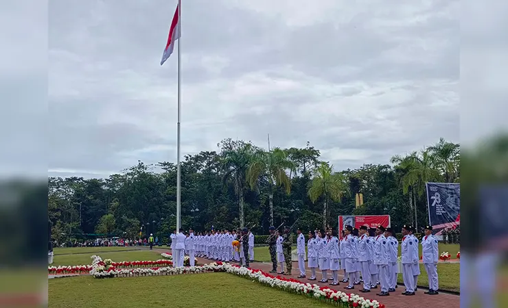 Upacara pengibaran bendera Merah Putih di Kuala Kencana, dataran rendah PT Freeport Indonesia, Kamis (17/8/2023). (Foto: Arifin Lolialang/Seputarpapua)