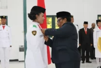 Pj Gubernur Papua Tengah, Ribka Haluk mengukuhkan 75 Paskibra Provinsi Papua Tengah di Nabire, Selasa (15/8/2023). (Foto: Roy/Seputarpapua)