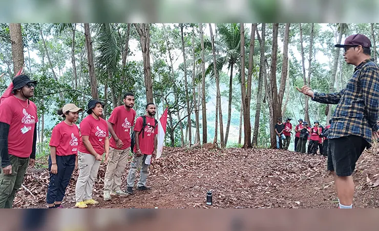 Tim Peserta dari Mahasiswa Universitas Ottow Geissler Papua saat berada di Pos 2 Lomba Lintas Alam Ekspedisi  Negeri Port Numbay. (Foto: Alley/Seputarpapua)