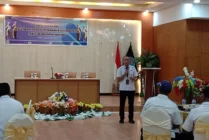 Kepala BNN Kabupaten Mimika Kompol Mursaling memberikan penyampaian dalam rapat koordinasi pengembangan dan pembinaan kota/kabupaten tanggap ancaman narkoba. (Foto: Arifin Lolialang/Seputarpapua)