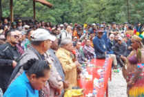 Bupati Eltinus Omaleng saat menerima aspirasi masyarakat Waa Banti, Distrik Tembagapura, Kabupaten Mimika, Papua Tengah, dalam kunjungannya meresmikan RS Waa Banti, pada Jum'at 15 September 2023. (Foto: Fachruddin Aji/Seputarpapua)