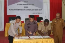 Penandatanganan kerjasama antara Pemkab Asmat dengan aparat penegak hukum (APH) Kejari Merauke dan Polres Asmat, Provinsi Papua Selatan. (Foto: Elgo Wohel/Seputarpapua)