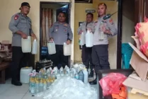 Polisi Sita Ratusan Liter Miras