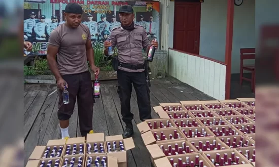 Polres Asmat Sita Ribuan Botol Miras dari Kapal Tol Laut