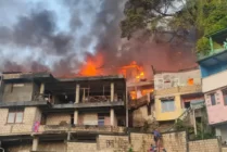 10 Bangunan di Jayapura Terbakar, Pemadam Kesulitan Masuk Lokasi