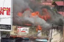 Sembilan unit rumah warga di Perumnas III terbakar, Kota Jayapura, Papua, Senin (27/11/20239 (Foto: Ist)
