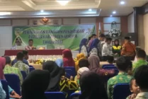 Baznas Mimika Beri Bantuan Pendidikan Kepada Siswa dan Guru Honor