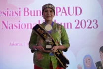 Bunda PAUD Mappi Stefanie Gomar Terima Penghargaan Wiyata Dharma Madya