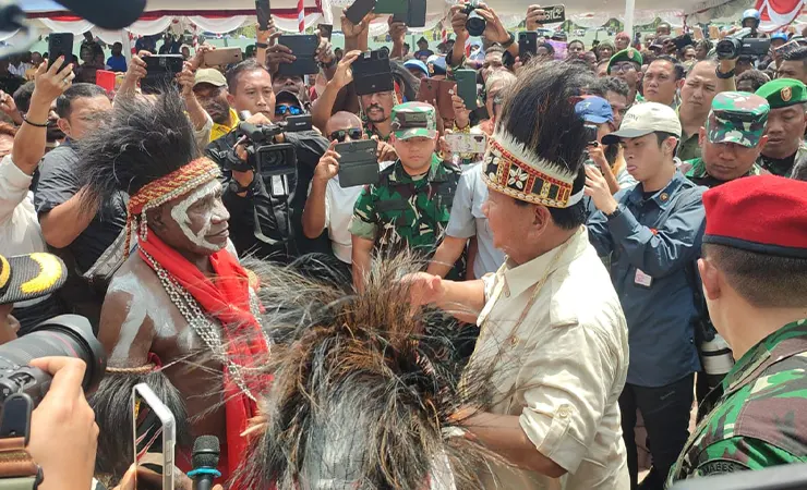 Di Mimika, Menhan Prabowo Sampaikan Salam dari Presiden