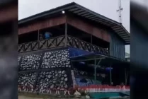 Gedung Tertinggi Pemandangan Danau Purba di Deiyai