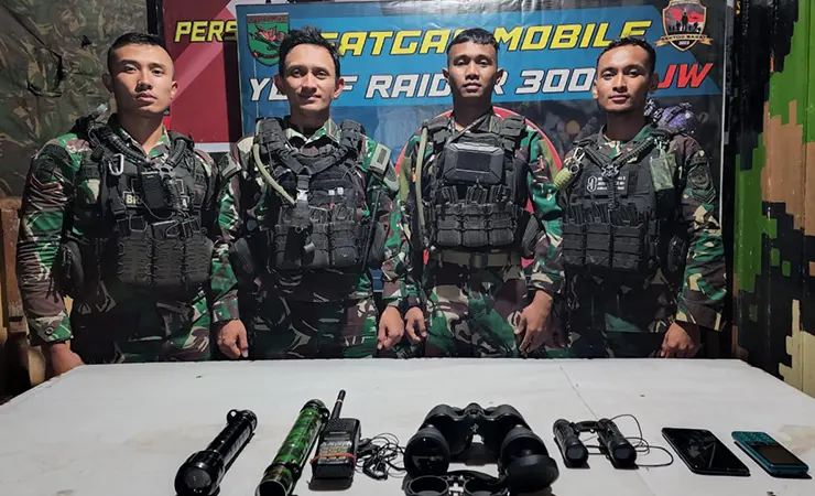 Terlibat Kontak Tembak, Personel TNI Sita Barang Milik KKB Papua