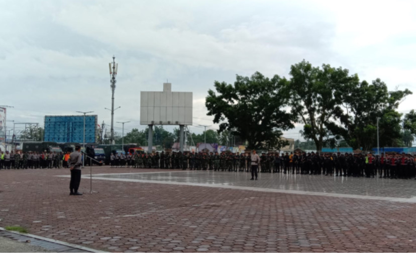 Apel persiapan pengaman malam tahun baru 2024 yang berlangsung di pelataran gedung Eme Neme Yauware, Minggu (31/12/2023). (Foto: Arifin Lolialang/Seputarpapua)