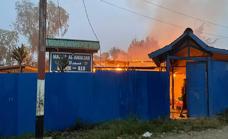 Masjid Al-Amaliah di Puncak Jaya Ludes Terbakar