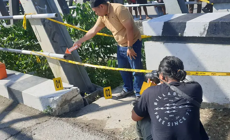 Mayat Seorang Pria di Bawah Jembatan, ada Bukti Motor