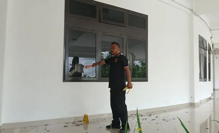 Polisi Kantongi Rekaman CCTV Perusakan Kaca Jendela DPRD Mimika