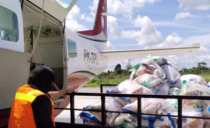 Ribuan Paket Sembako Pasar Murah Pemkab Puncak Mulai Diangkut