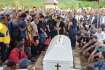 Ribuan Warga Hadiri Pemakaman Lukas Enembe