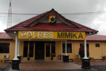 Kantor Polres Mimika yang terletak di Jalan Agimuga, Mile 32, Distrik Kuala Kencana, Kabupaten Mimika, Papua Tengah. (Foto: Arifin Lolialang/Seputarpapua)