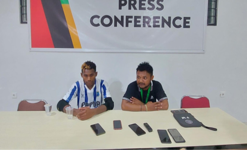 Sesi konferensi pers tim futsal Papua Pegunungan usai berlaga di pertandingan pertama melawan Papua Tengah Babak Kualifikasi PON XXI Aceh-Sumut 4 DOB Papua Raya, Rabu (24/1/2024). (Foto: Fachruddin Aji/Seputarpapua)