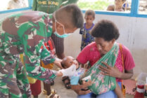 Kegiatan Pelayanan Kesehatan di Posyandu. (Foto: Satgas Pamtas Yonif 125/SMB)
