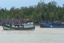 Aktivitas sejumlah kapal di Muara Kali Kumbe, Kabupaten Merauke, Provinsi Papua Selatan. (Foto: Humas SAR Merauke)