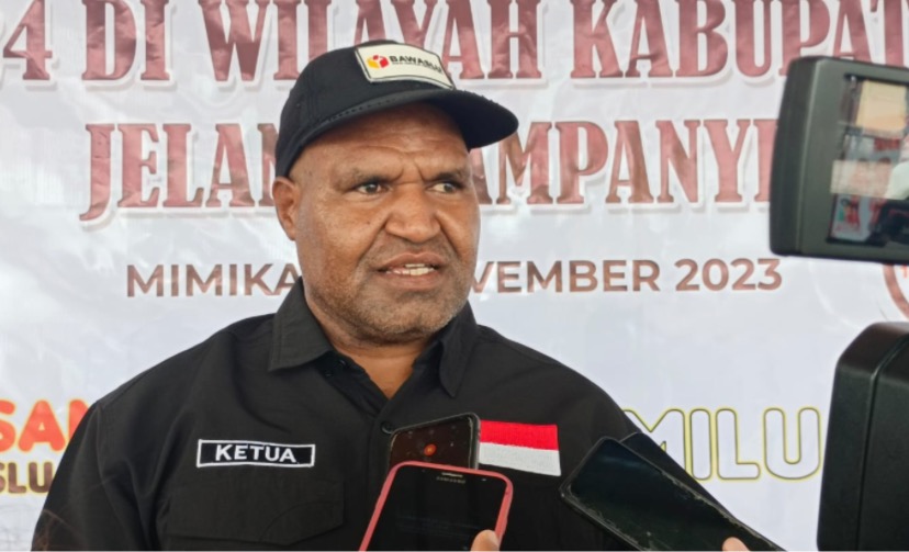 Ketua Bawaslu Mimika Frans Wetipo (Foto: Mujiono/seputarpapua)