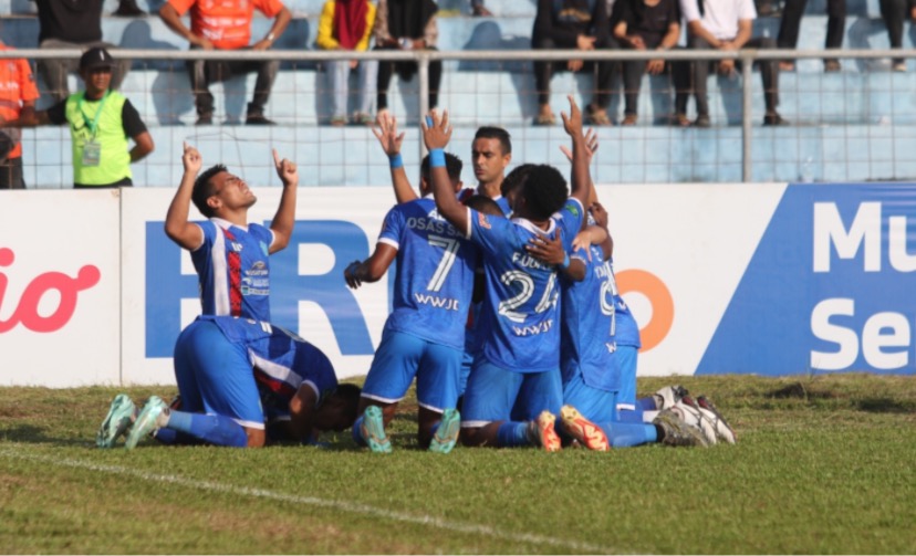 Selebrasi gol para pemain PSBS Biak. (Foto: MO PSBS)