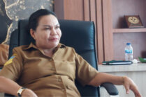 Kepala Dinas Pendidikan Kabupaten Mimika Jenny O Usmani saat ditemui wartawan di ruang kerjanya, Selasa (6/2/2024). (Foto: Fachruddin Aji/seputarpapua)