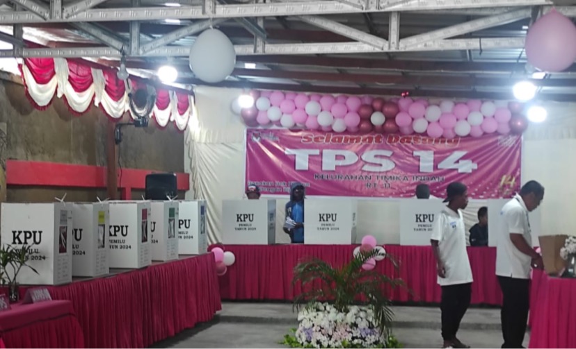 TPS 14 Timika Indah bernuasa pink. (Foto: Ecy)