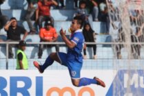 Caption: Pemain PSBS Aexsandro Frriera merayakan gol ke gawang Persiraja, Aceh, Minggu (25/2/2024) (Foto: MO PSBS)