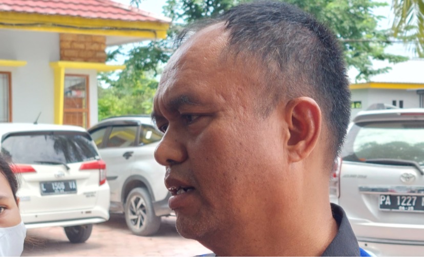 Kepala Disperindag Mimika Petrus Pali Ambaa saat ditemui wartawan di Kantor Bappeda Mimika, Rabu (21/2/2024). (Foto: Fachruddin Aji/Seputarpapua)