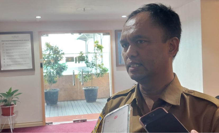 Kepala Disperindag Mimika Petrus Pali Ambaa saat ditemui wartawan di Hotel Horison Diana, Mimika, Selasa (26/3/2024). (Foto: Fachruddin Aji/Seputarpapua)