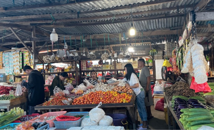 Aktifitas jual beli di Pasar Sentral Kota Timika. (Foto: Anya Fatma/Seputarpapua)