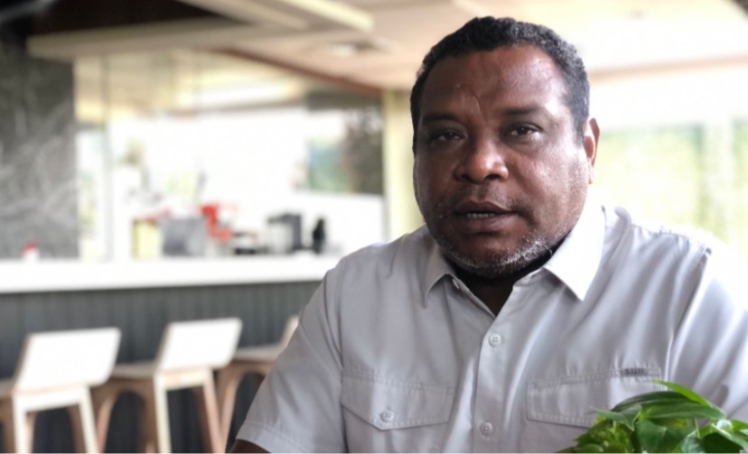 Wakil Ketua Umum I KONI Papua Tengah Cessar Avianto Tunya saat ditemui wartawan di Hotel Swiss Bell Inn, Senin 4 Maret 2024. (Foto: Anya Fatma/seputarpapua)