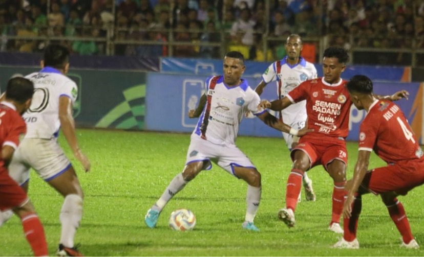 Aksi Beto Goncalves saat melawan Semen Padang di partai final Liga 2. (Foto: Dok MO PSBS)