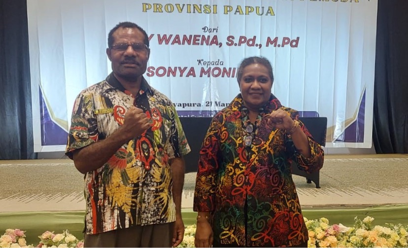Sonya Monim bersama Kadisorda Papua sebelumnya Tery Wanena. (Foto: Vidi/Seputarpapua)