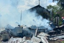Puing-puing sisa kebakaran rumah yang terjadi di SP 2, Sabtu (16/3/2024). (Foto: Arifin Lolialang/Seputarpapua)