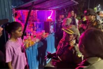 Suasana penertiban yang dilakukan di Jalan WR Supratman (Jalan Petrosea) Mimika, Papua Tengah, Sabtu 16 Maret 2024 malam. (Foto: Humas Satpol PP Mimika)