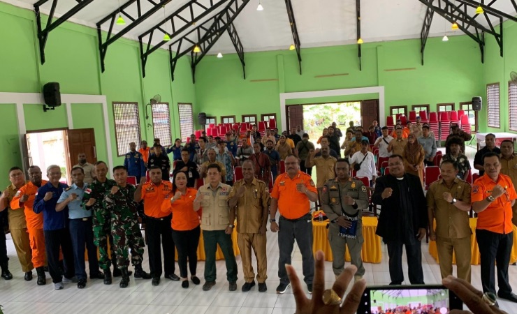 Foto bersama pada sosialisasi komunikasi informasi dan edukasi rawan bencana BPBD Mimika. (Foto: Anya/Seputarpapua)